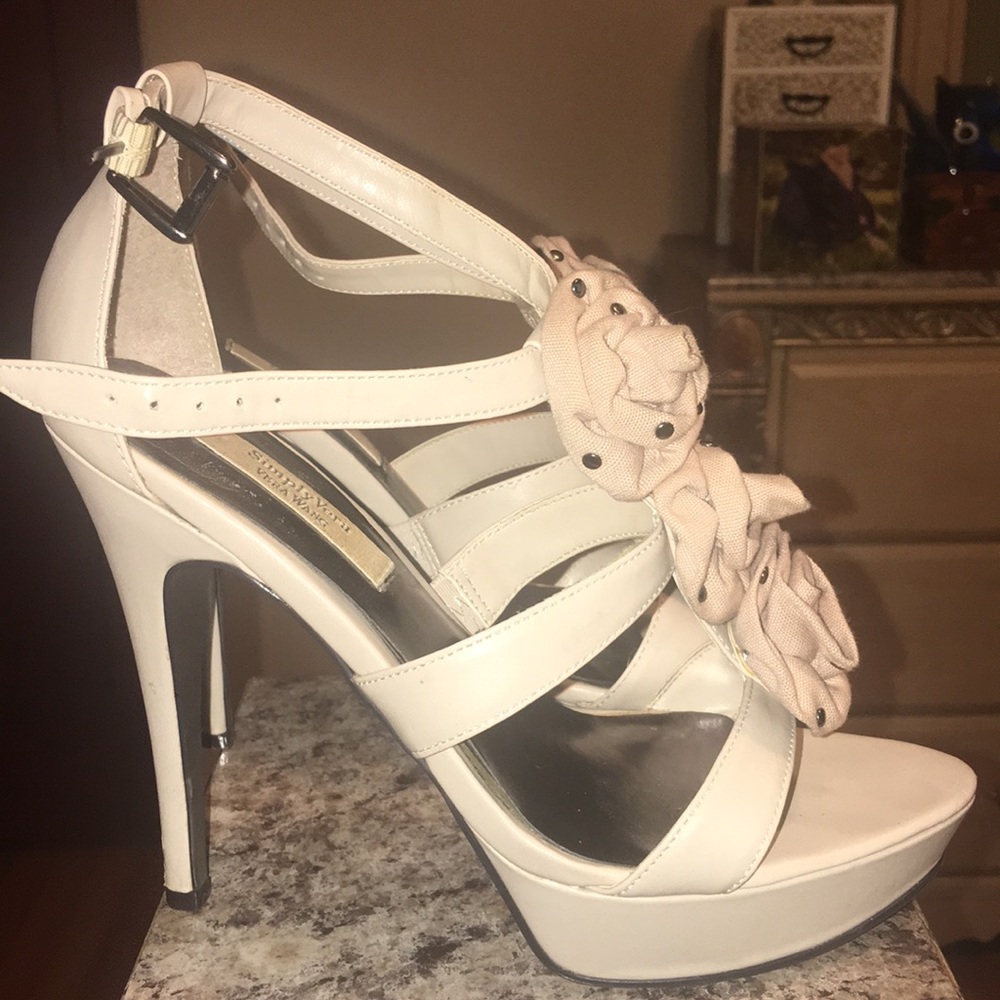 Gorgeous open toe Simply Vera Wang Stiletto heels